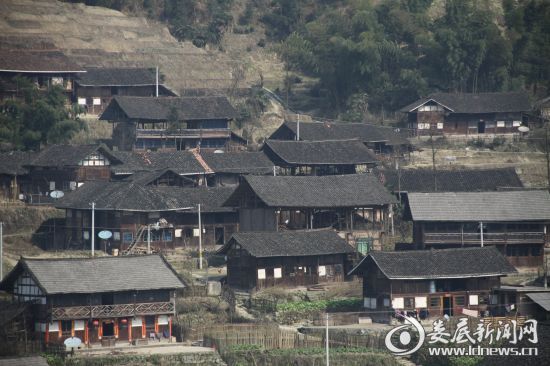 长石村民居朴素实用(杨笃易摄)