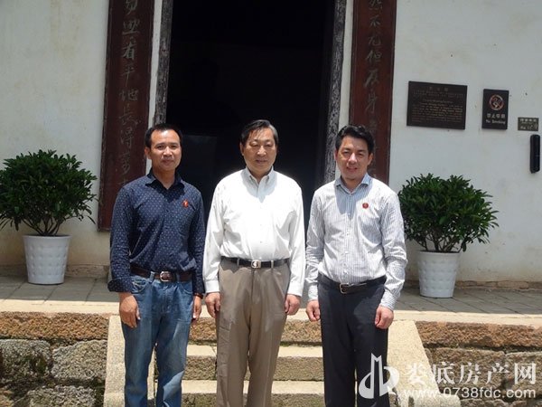 (中)全国政协副主席、民革中央常务副主席齐续春