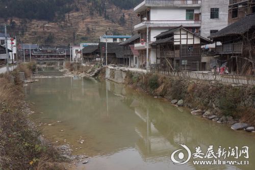 远眺风雨桥