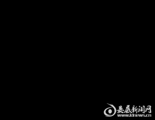 吉庆镇瓜农正在铺盖保温地膜