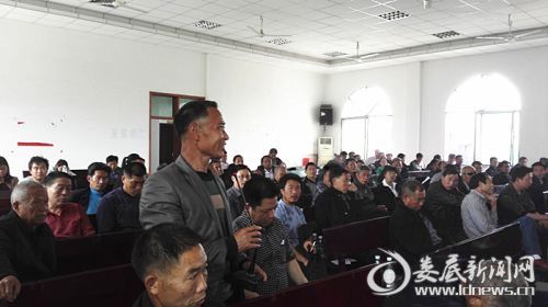 村民代表现场提问